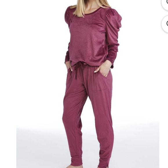 Jessica Simpson Women’s Velour Puffed Long Sleeve Top and Jogger Pajama Set, 2pc - Picture 1 of 6
